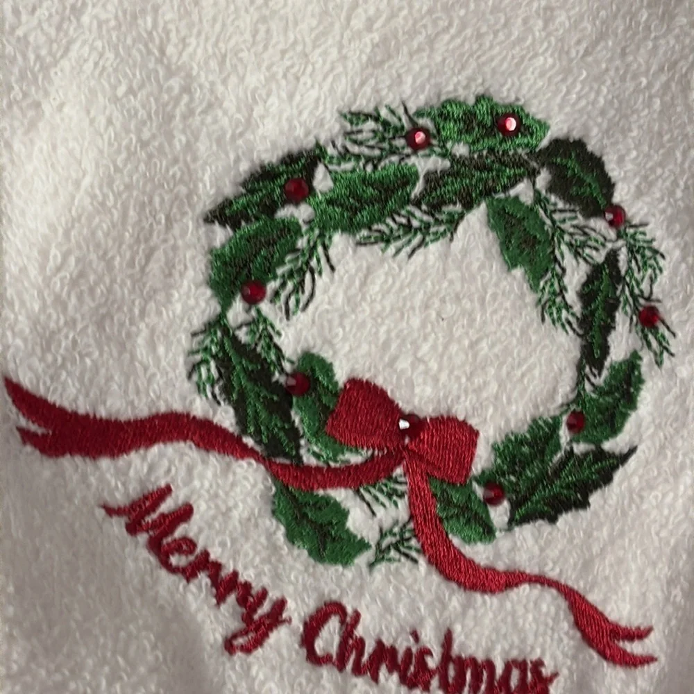 NWT 2 MARTHA STEWART PINE WREATH MERRY CHRISTMAS BATH TOWEL 28 X 48